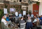Deelnemers aan een pilot showcase van het internationale project 3ST wisselen kennis en ervaringen uit over verschillende pilots.